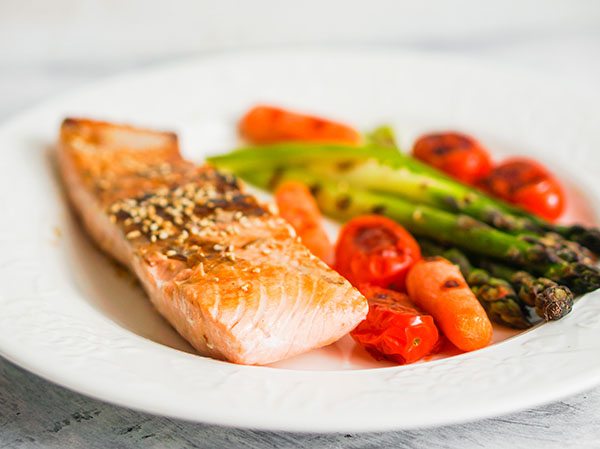 Grilled salmon with vegetables - Field of Fitness Ltd